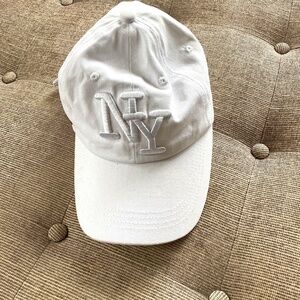 New York (NY) White Baseball Hat
